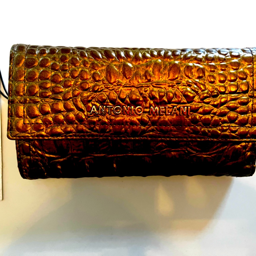 Antonio the Lonnie, the crock embossed leather envelope flap wallet
